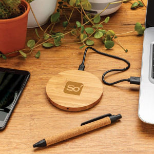 Chargeur de téléphone sans fil en bambou