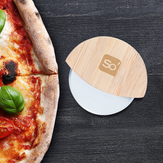 Roulette à pizza en bambou et acier