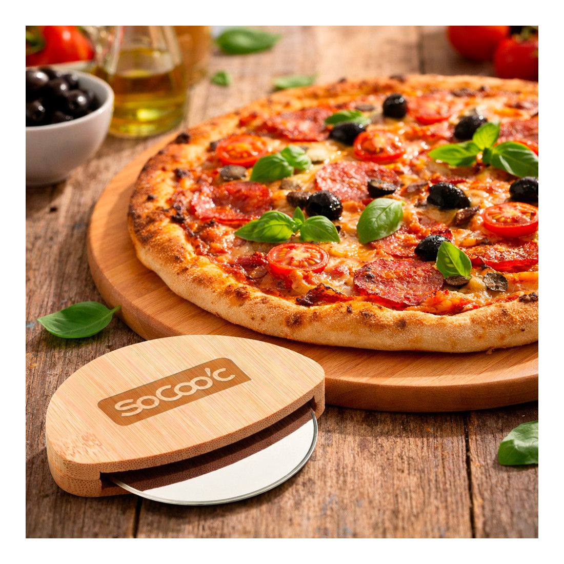 Roulette à pizza en bambou et acier